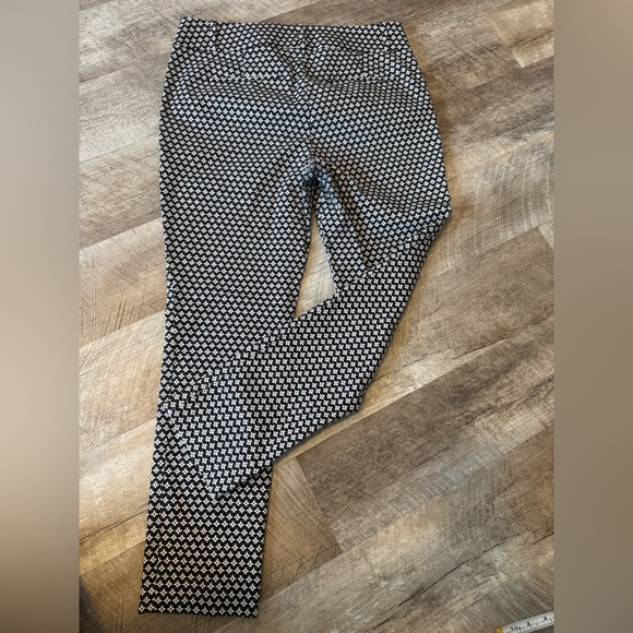 LOFT size 10 marisa skinny strip trouser pants, some stretch to fabric - Picture 9 of 9